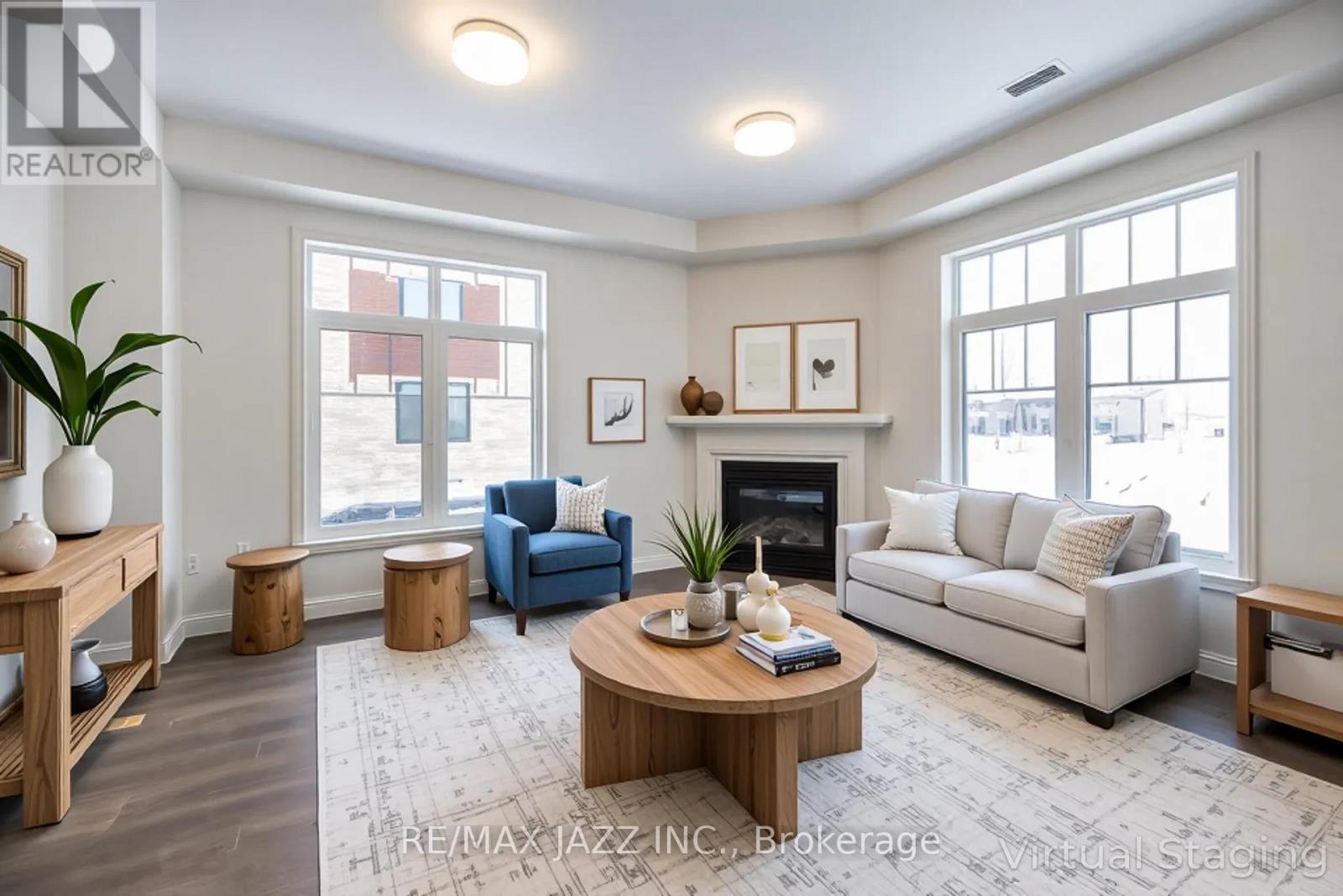 67 Debois Street, Kawartha Lakes (Lindsay), ON - Indoor Photo Showing Living Room With Fireplace