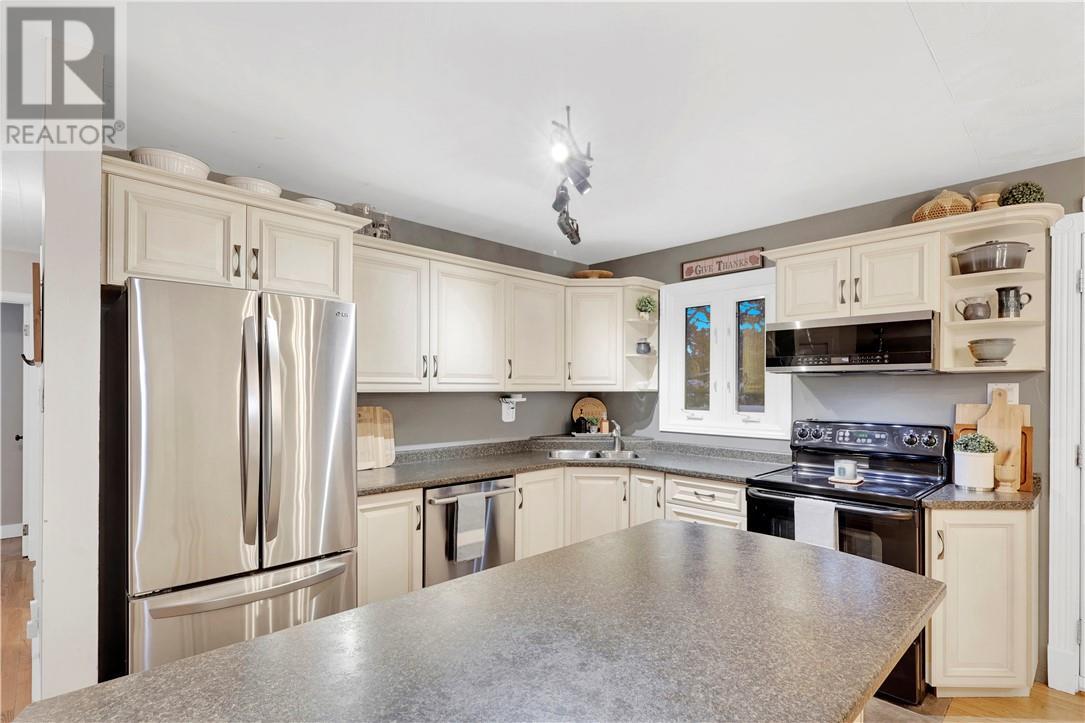 3 Wagosh, Espanola, ON - Indoor Photo Showing Kitchen