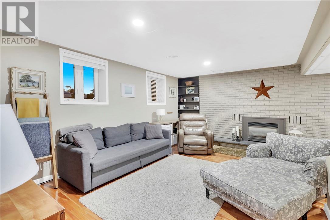 3 Wagosh, Espanola, ON - Indoor Photo Showing Living Room