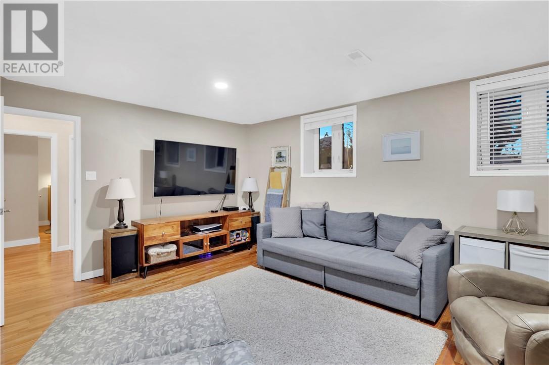 3 Wagosh, Espanola, ON - Indoor Photo Showing Living Room