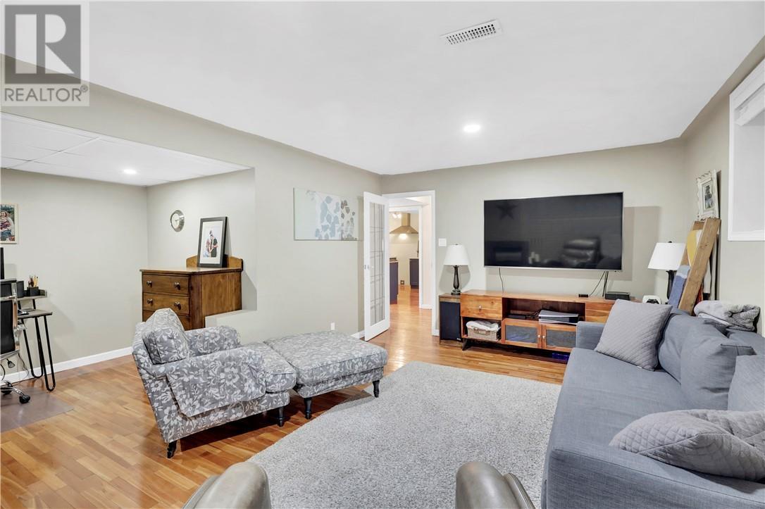 3 Wagosh, Espanola, ON - Indoor Photo Showing Living Room