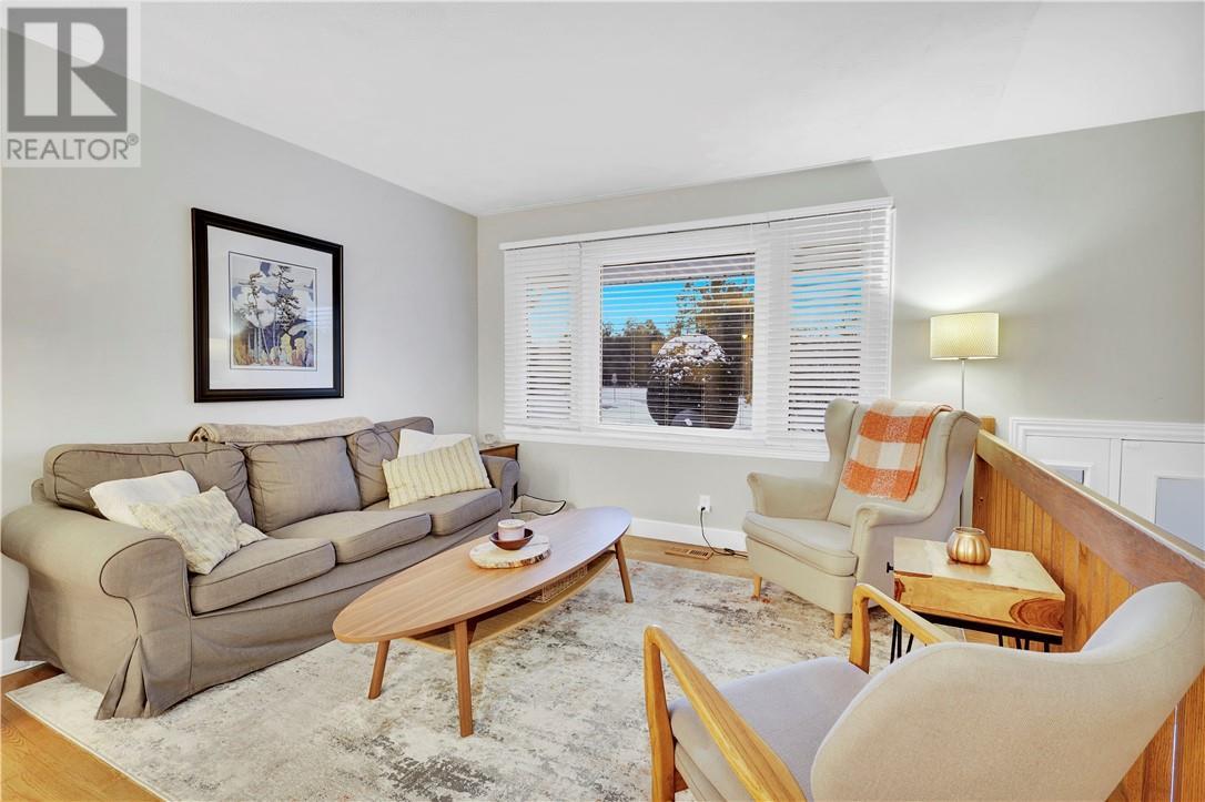 3 Wagosh, Espanola, ON - Indoor Photo Showing Living Room