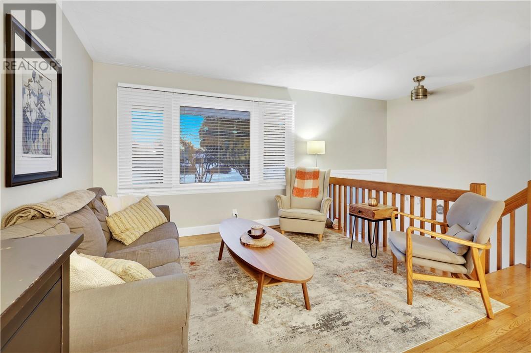 3 Wagosh, Espanola, ON - Indoor Photo Showing Living Room