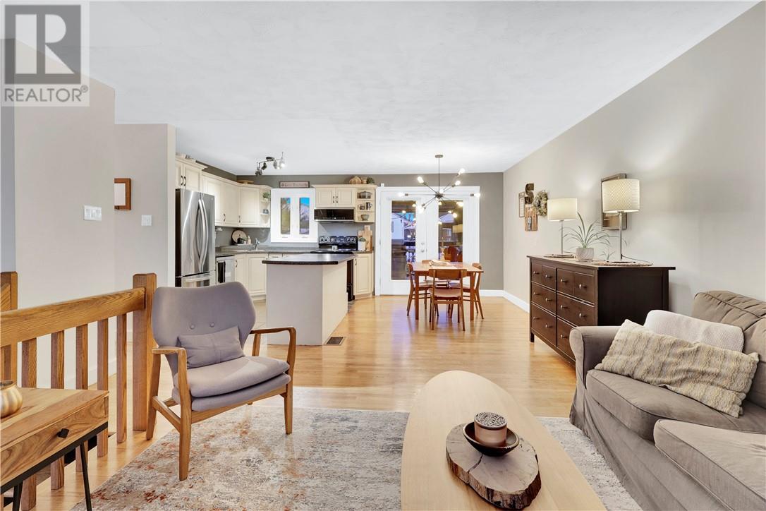 3 Wagosh, Espanola, ON - Indoor Photo Showing Living Room
