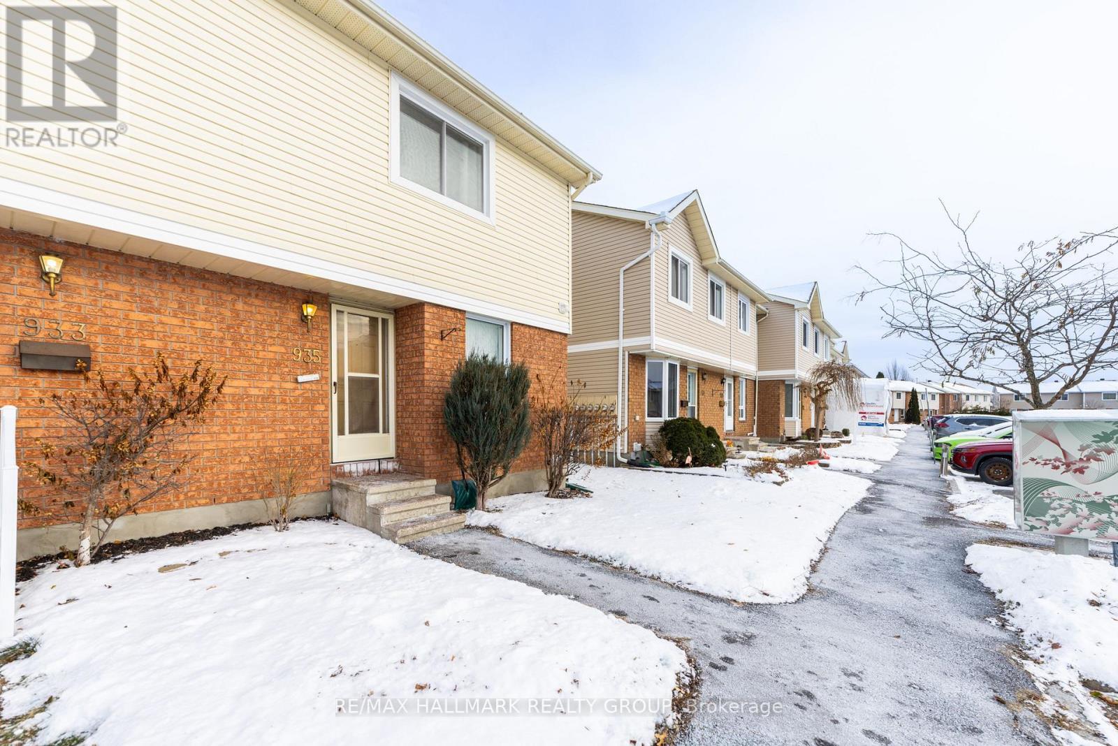 29 - 935 Cookshire Crescent, Ottawa, ON - Outdoor