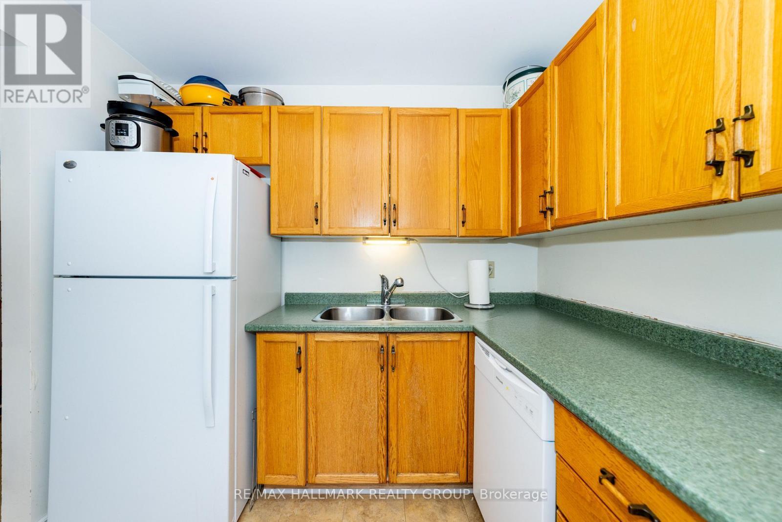 29 - 935 Cookshire Crescent, Ottawa, ON - Indoor Photo Showing Kitchen With Double Sink