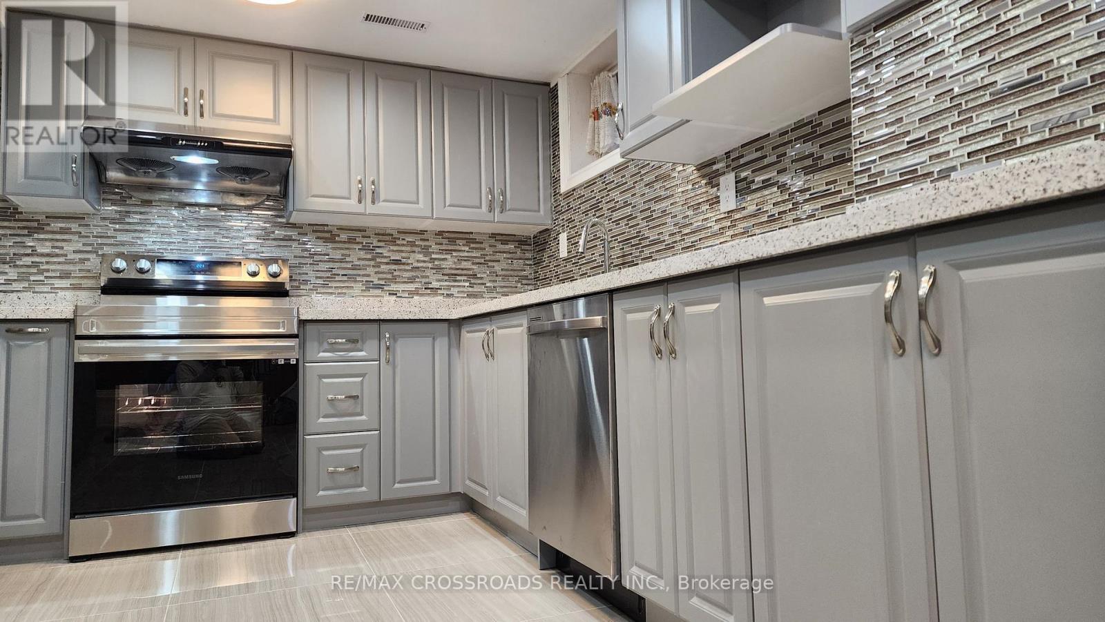 Bsmt - 20 Massie Street, Toronto, ON - Indoor Photo Showing Kitchen With Upgraded Kitchen