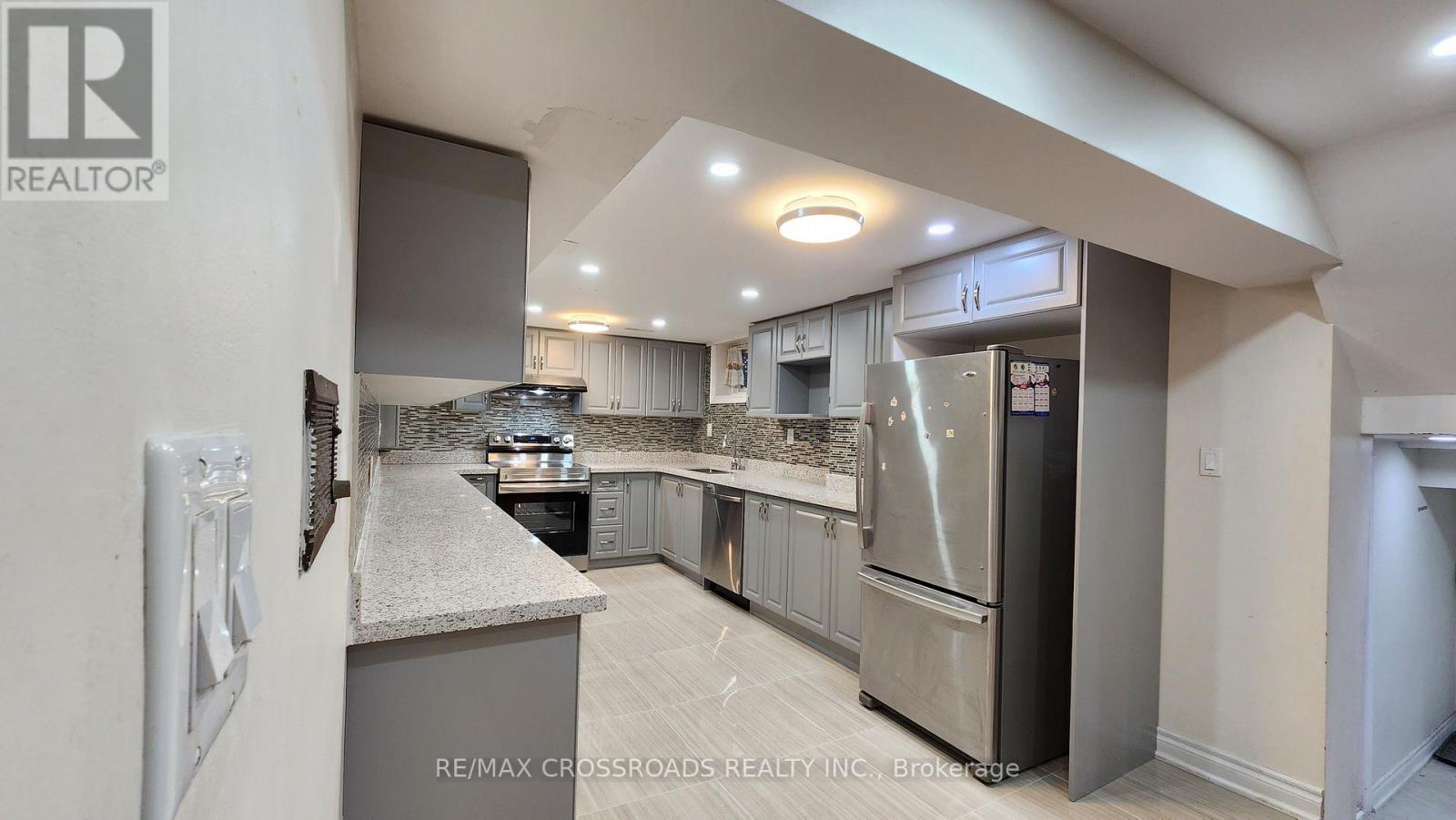 Bsmt - 20 Massie Street, Toronto, ON - Indoor Photo Showing Kitchen With Upgraded Kitchen
