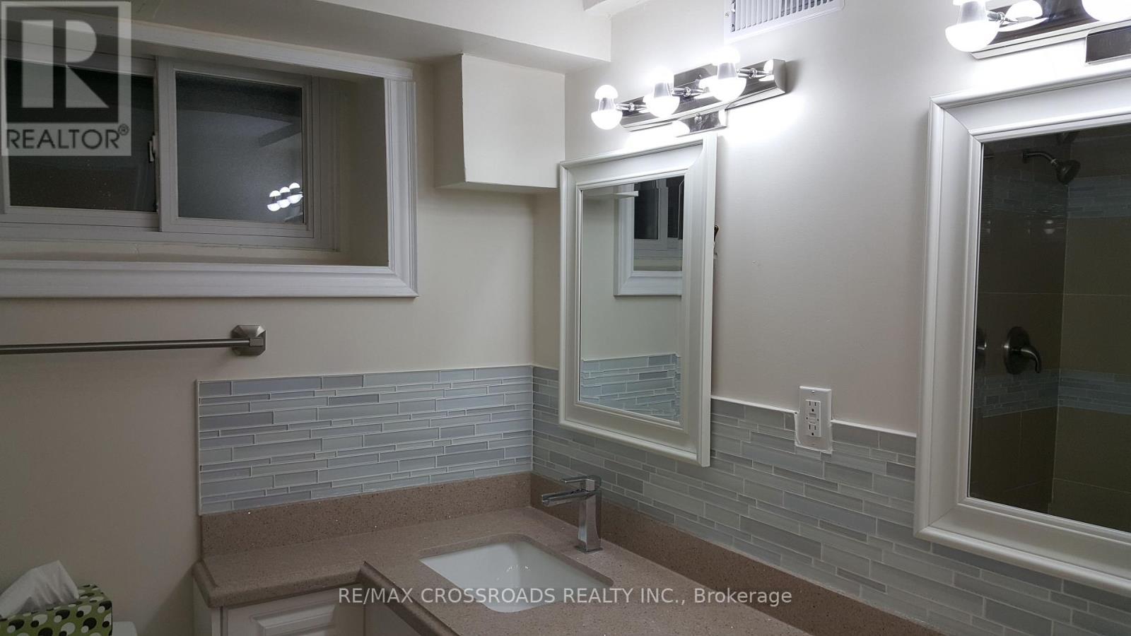 Bsmt - 20 Massie Street, Toronto, ON - Indoor Photo Showing Bathroom