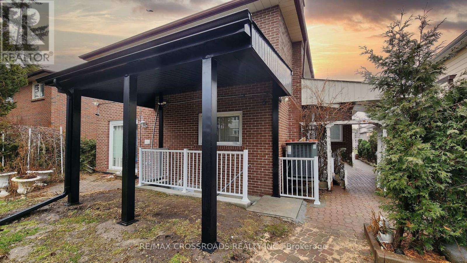 Bsmt - 20 Massie Street, Toronto, ON - Outdoor