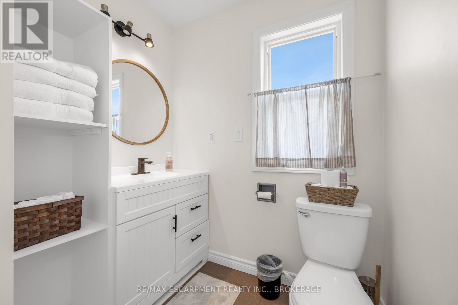 Main - 16 Golden Boulevard E, Welland (Lincoln/Crowland), ON - Indoor Photo Showing Bathroom