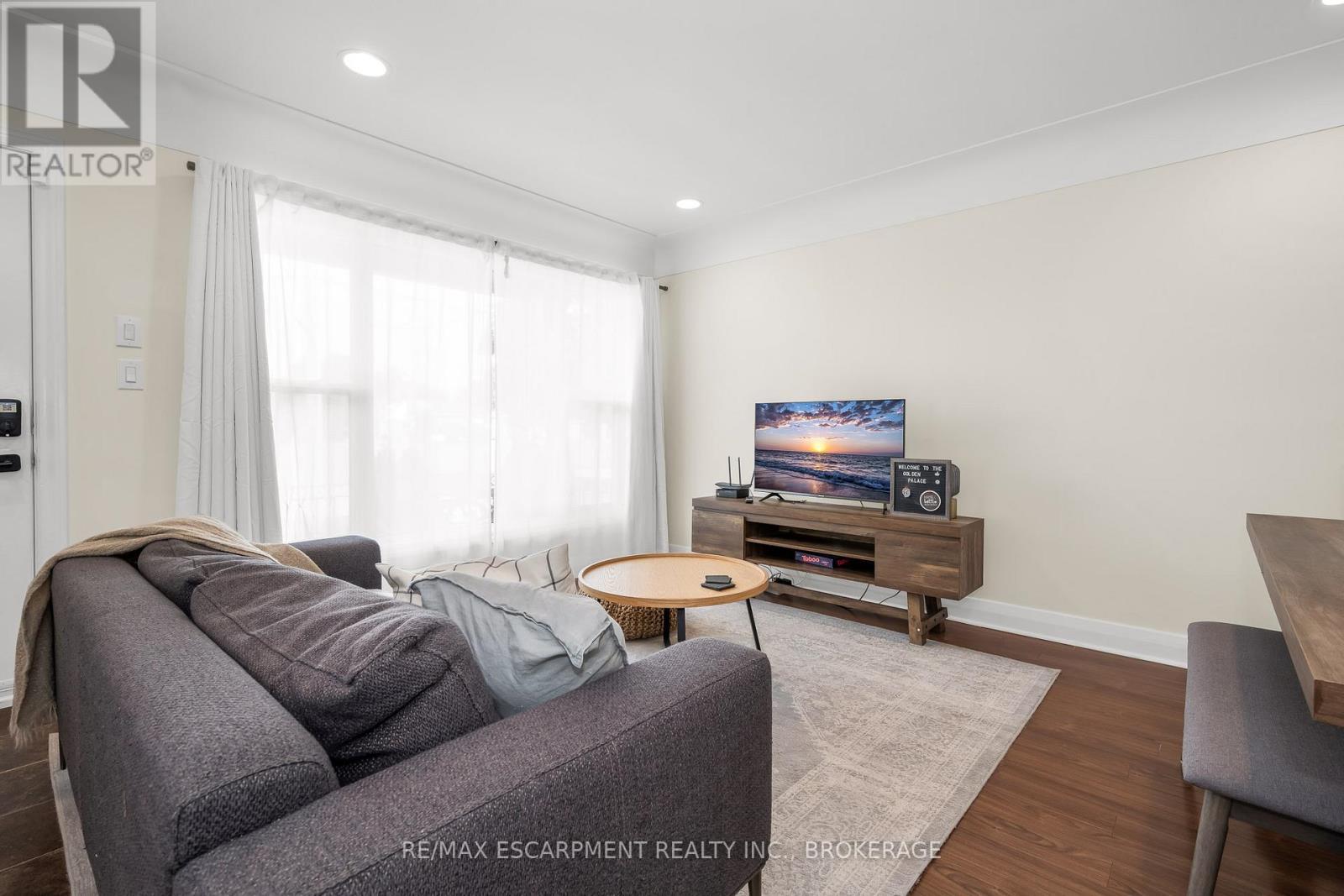 Main - 16 Golden Boulevard E, Welland (Lincoln/Crowland), ON - Indoor