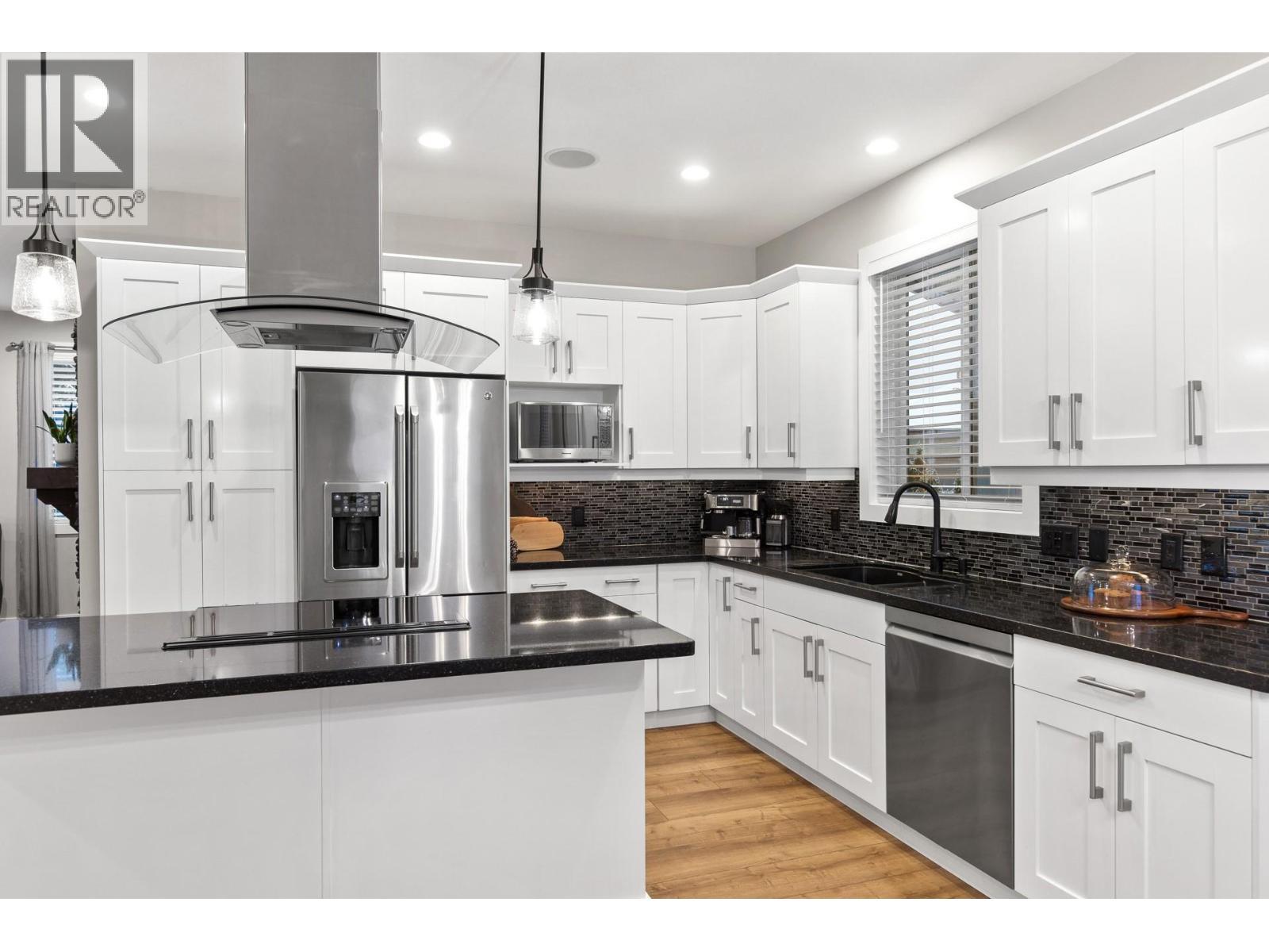 13265 Apex Drive, Lake Country, BC - Indoor Photo Showing Kitchen With Upgraded Kitchen