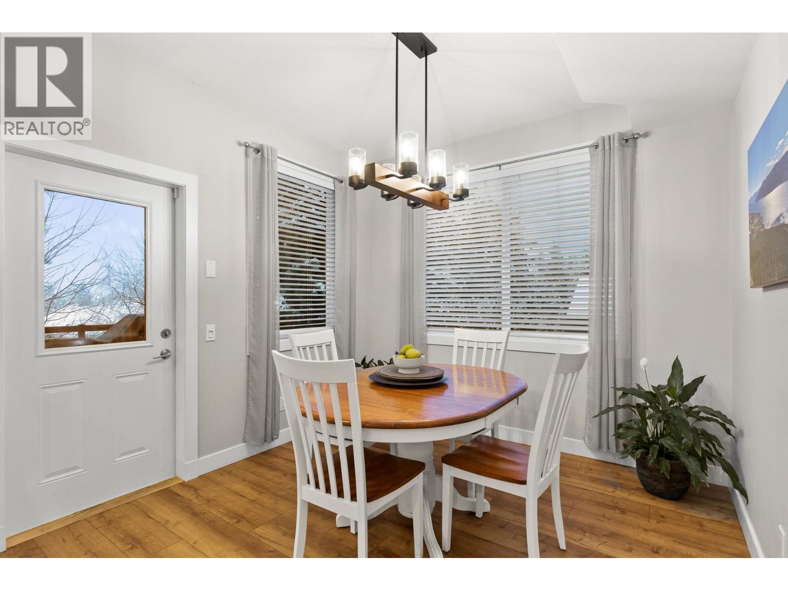 Breakfast nook - 13265 Apex Drive, Lake Country, BC - Indoor Photo Showing Dining Room