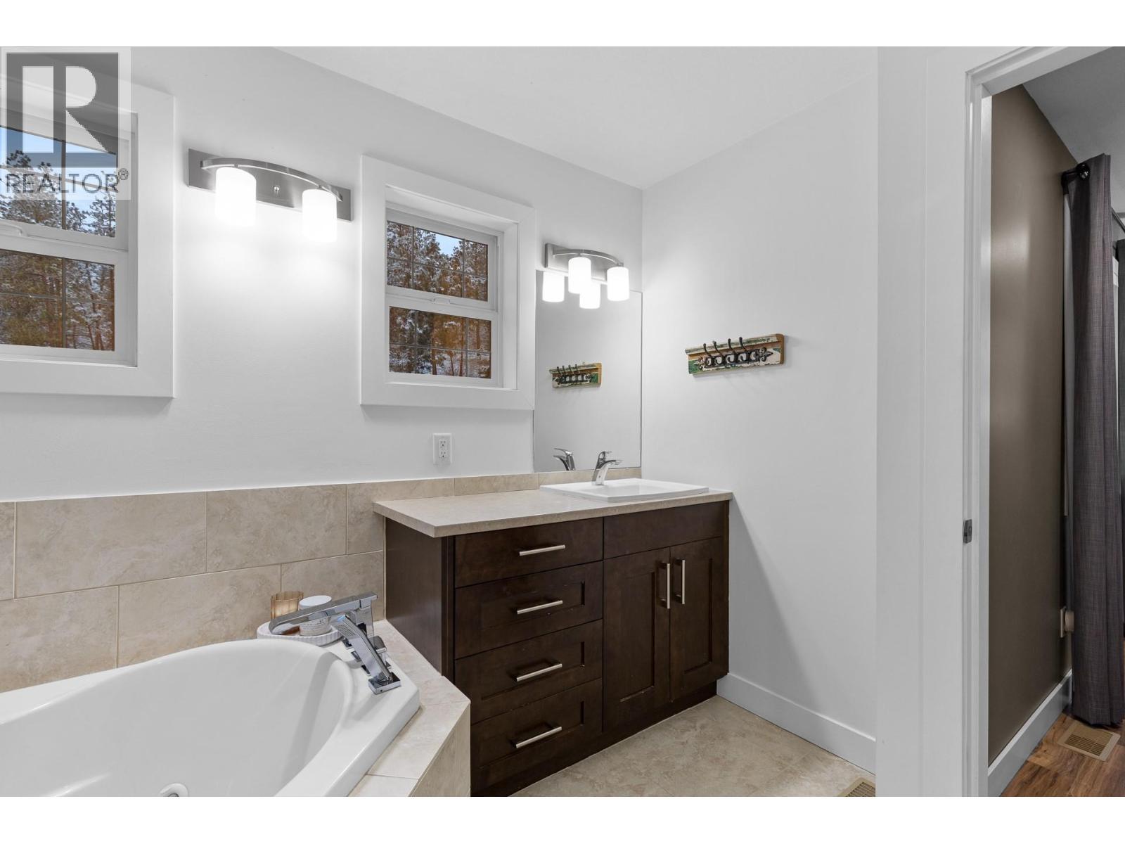 Primary bathroom - 13265 Apex Drive, Lake Country, BC - Indoor Photo Showing Bathroom