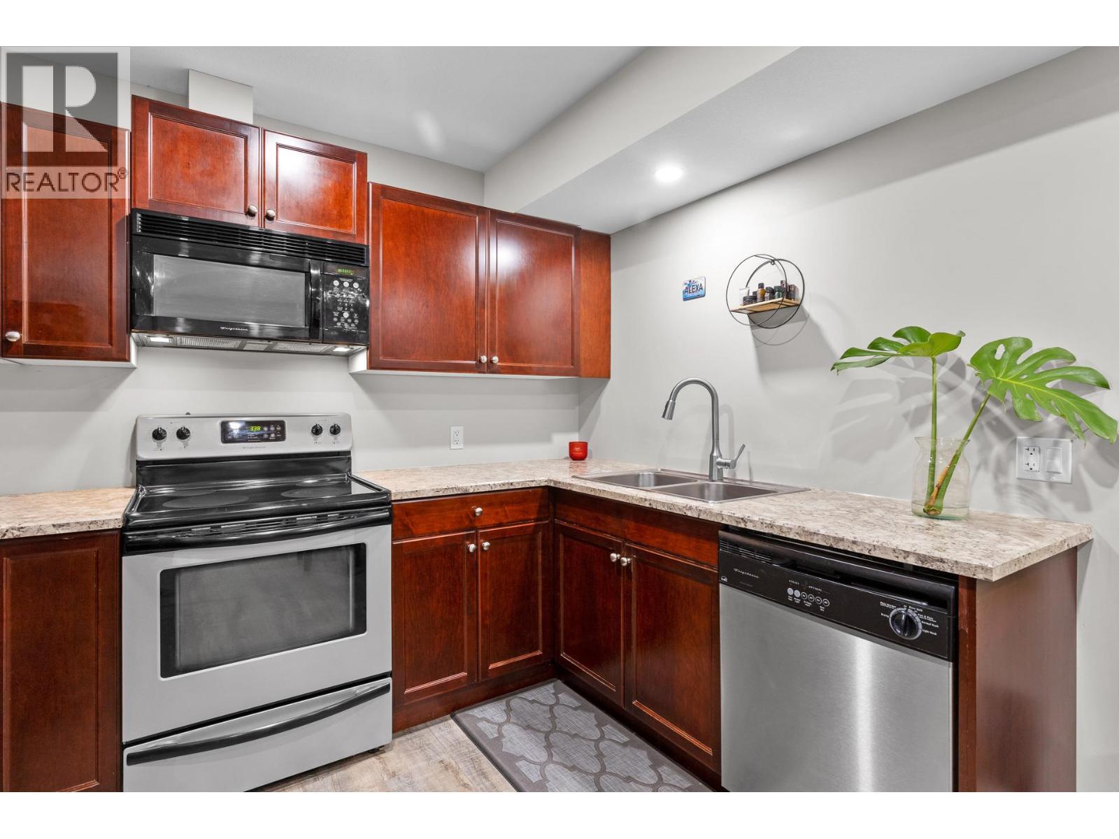 13265 Apex Drive, Lake Country, BC - Indoor Photo Showing Kitchen With Double Sink