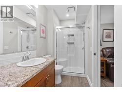 Suite bathroom -