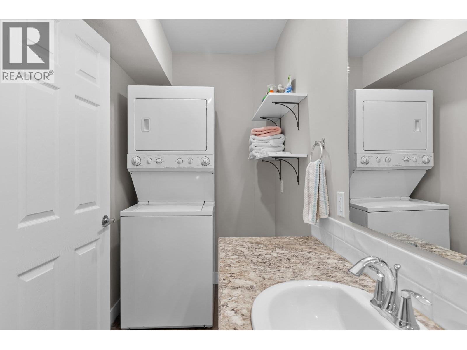 13265 Apex Drive, Lake Country, BC - Indoor Photo Showing Laundry Room