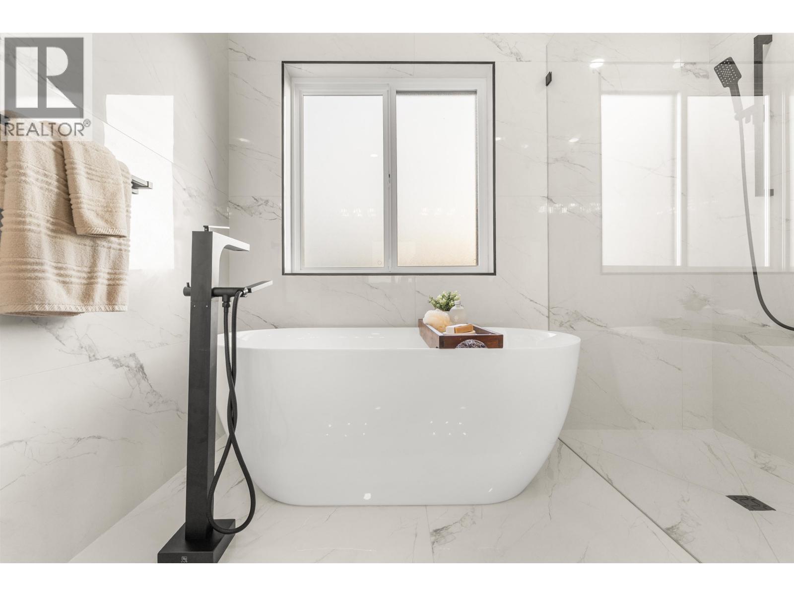 4810 42A Avenue, Delta, BC - Indoor Photo Showing Bathroom