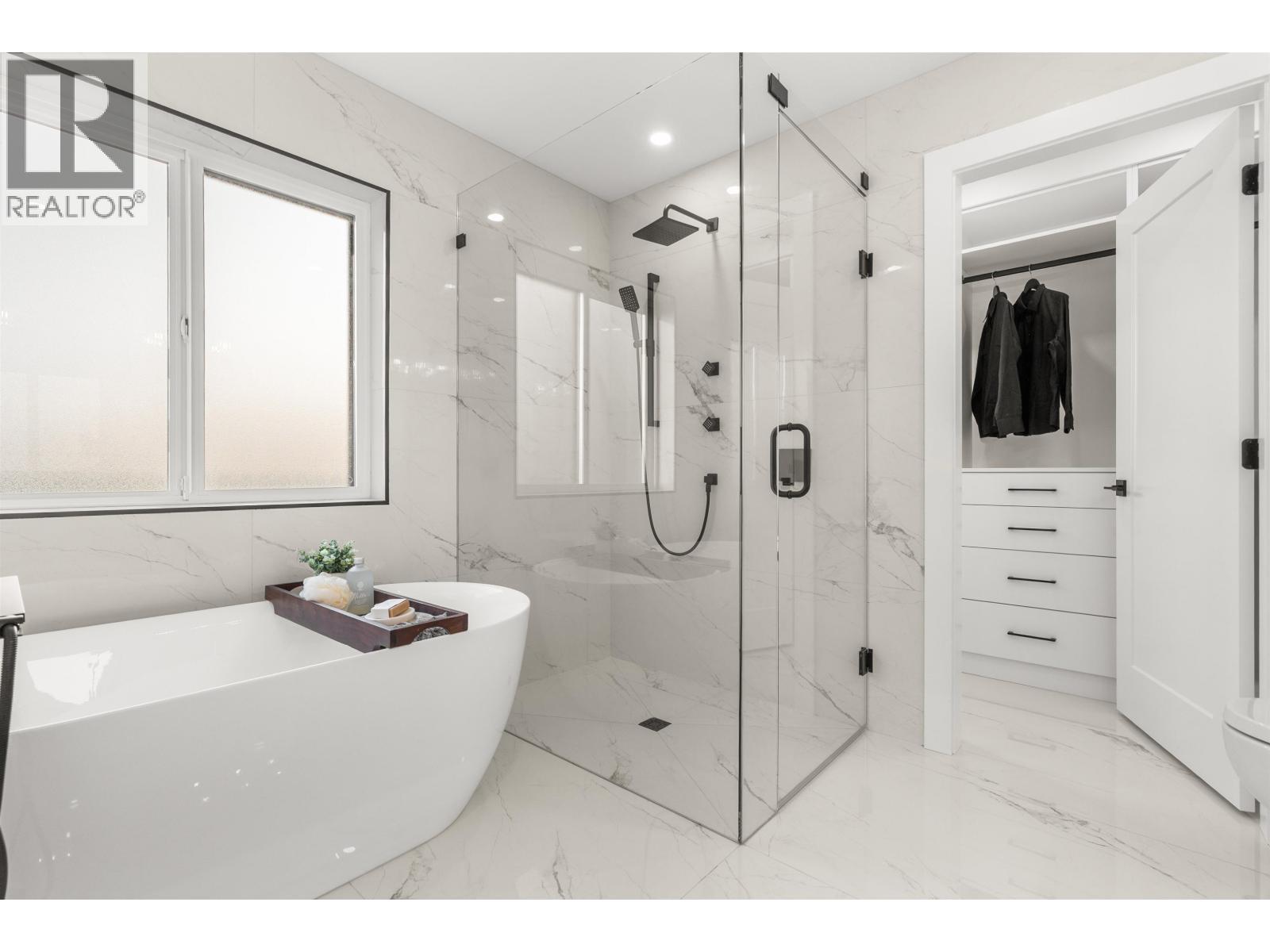 4810 42A Avenue, Delta, BC - Indoor Photo Showing Bathroom