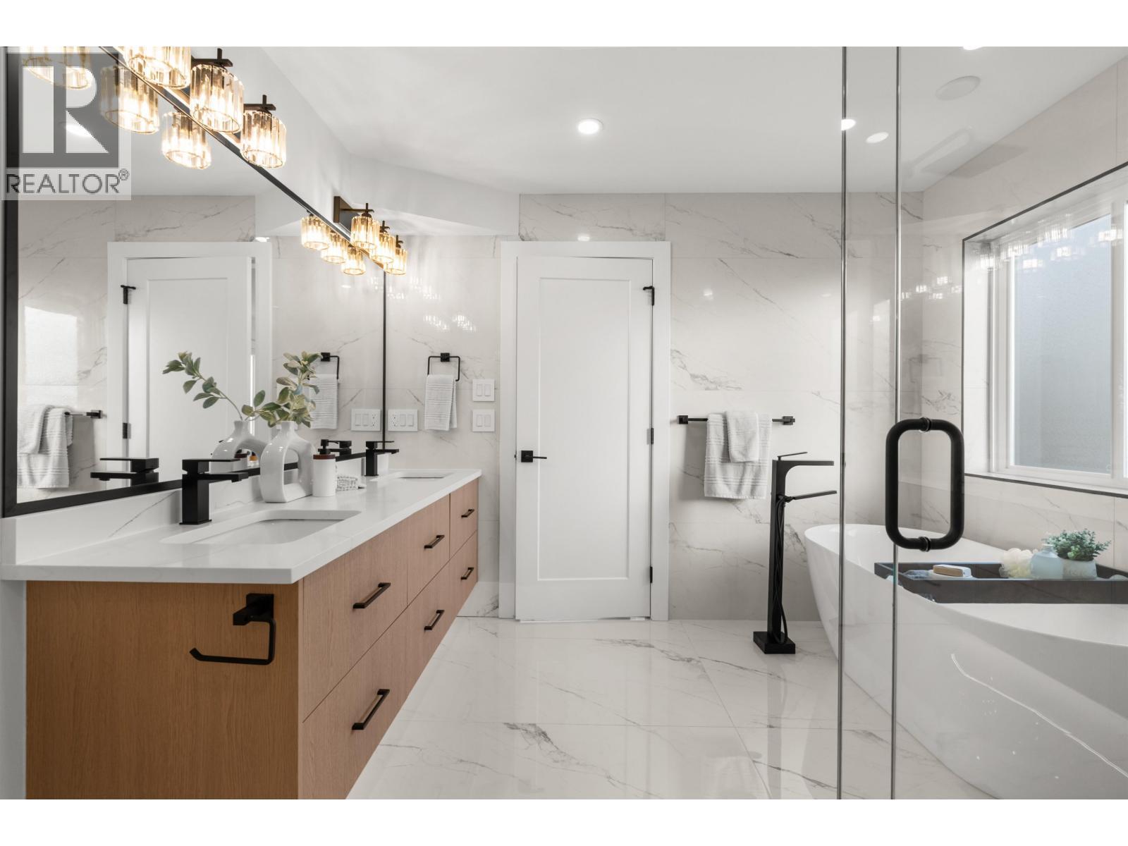 4810 42A Avenue, Delta, BC - Indoor Photo Showing Bathroom