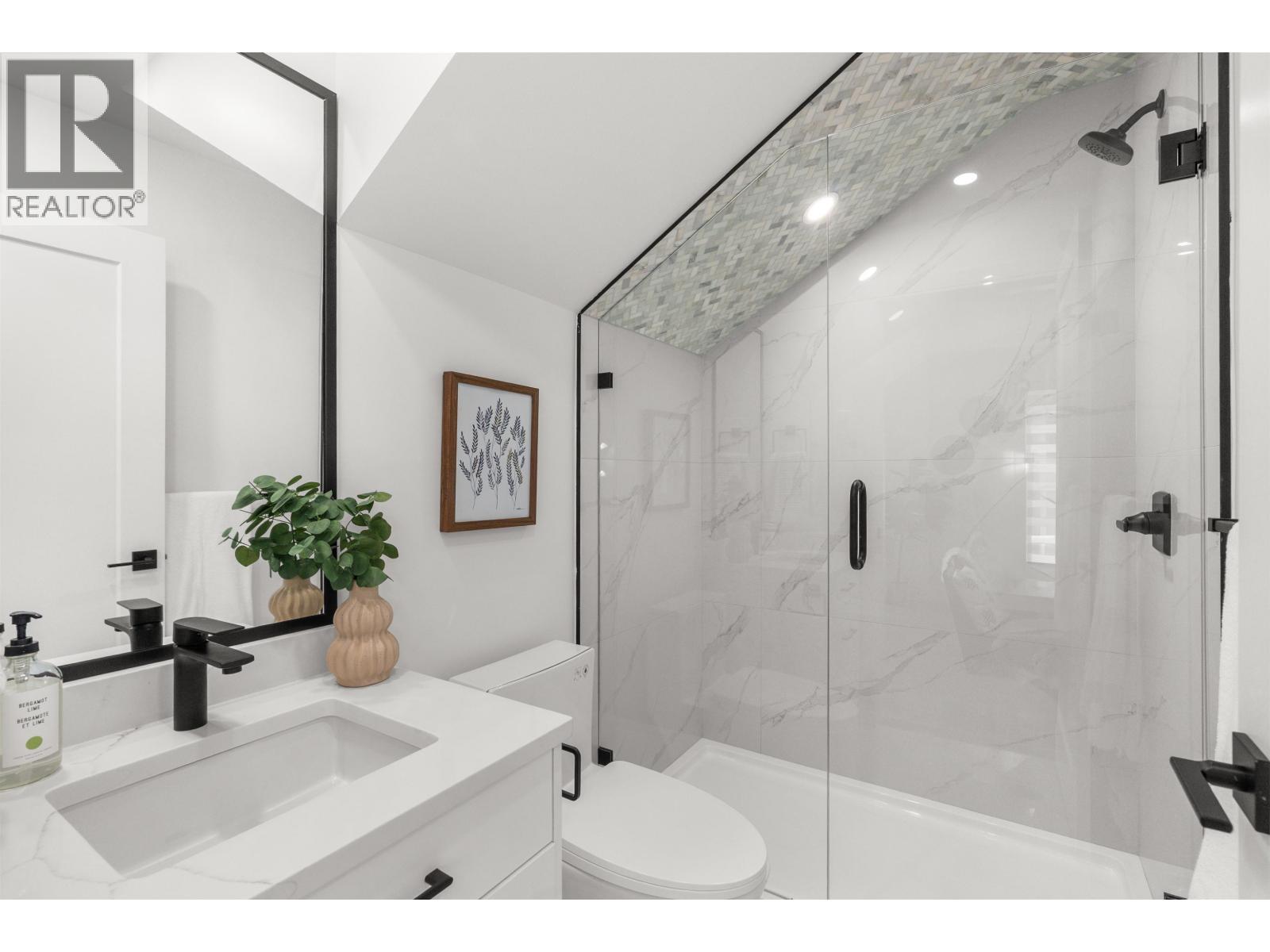 4810 42A Avenue, Delta, BC - Indoor Photo Showing Bathroom