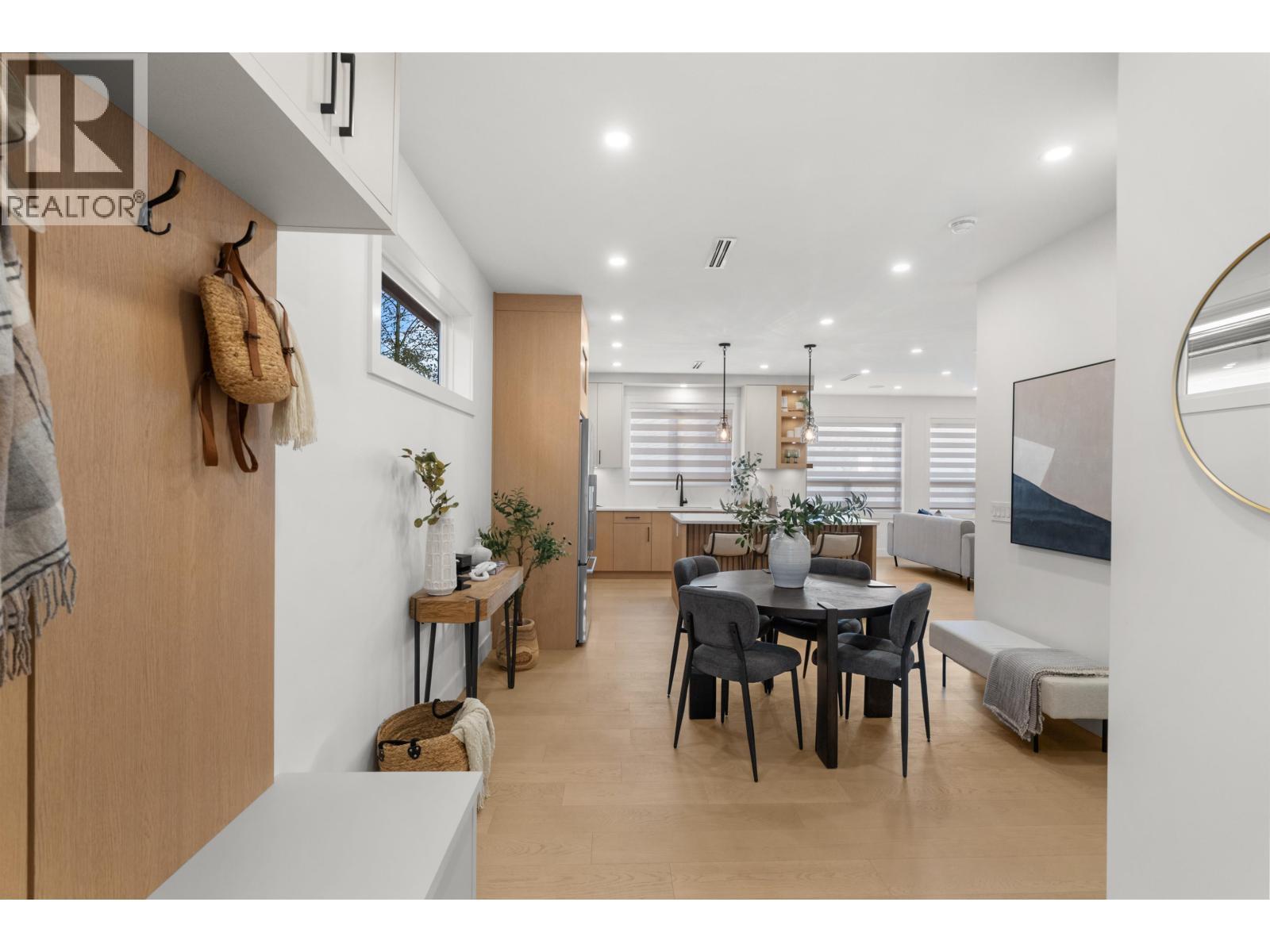 4810 42A Avenue, Delta, BC - Indoor Photo Showing Dining Room