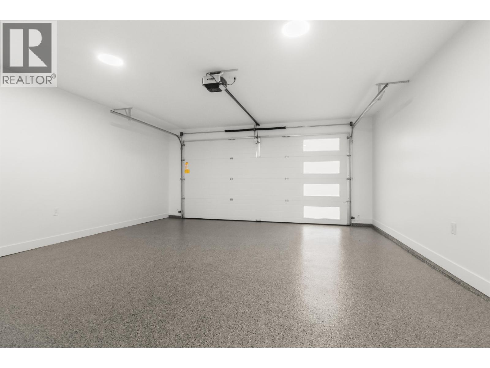 4810 42A Avenue, Delta, BC - Indoor Photo Showing Garage