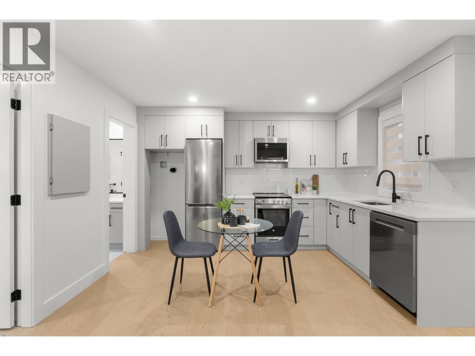 4810 42A Avenue, Delta, BC - Indoor Photo Showing Kitchen