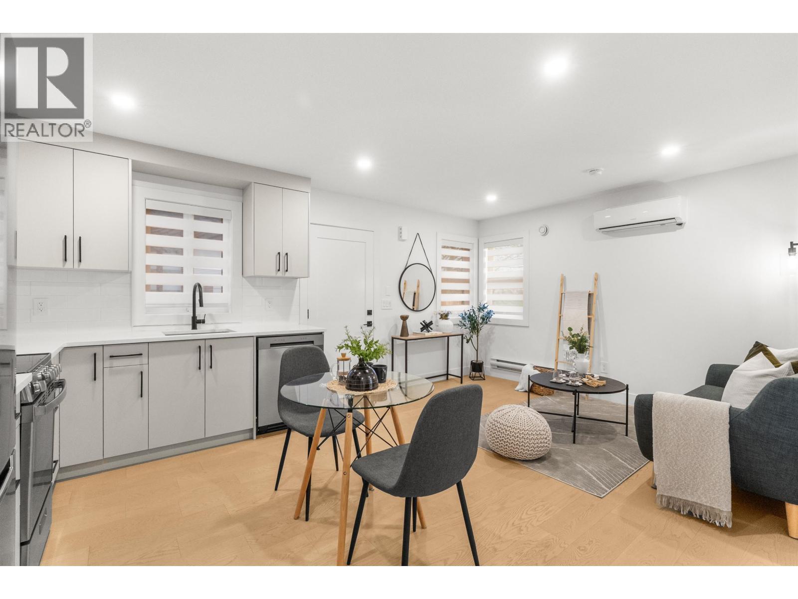 4810 42A Avenue, Delta, BC - Indoor Photo Showing Kitchen