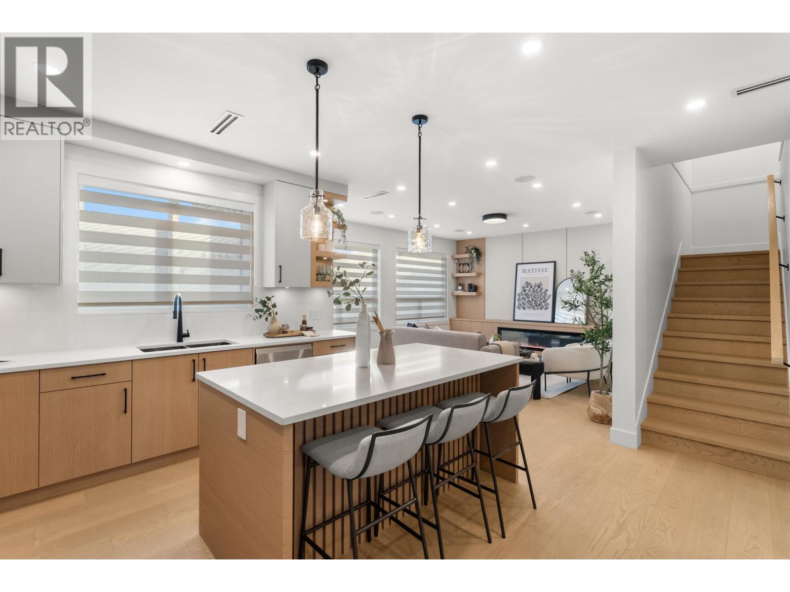 4810 42A Avenue, Delta, BC - Indoor Photo Showing Kitchen With Upgraded Kitchen