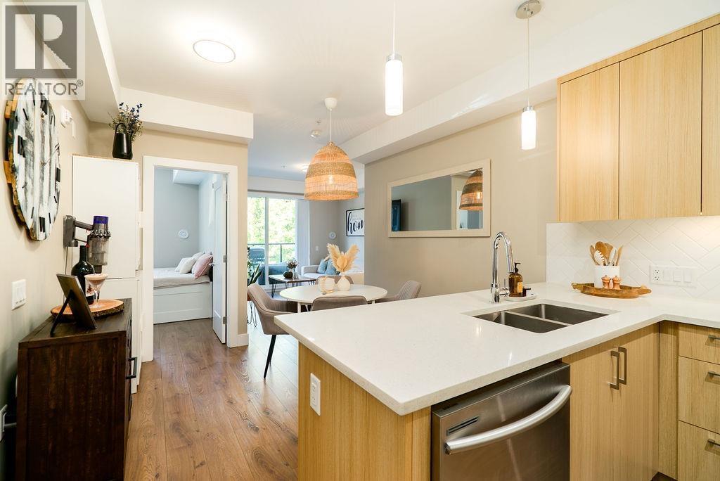 222 12460 191 Street, Pitt Meadows, BC - Indoor Photo Showing Kitchen With Double Sink With Upgraded Kitchen
