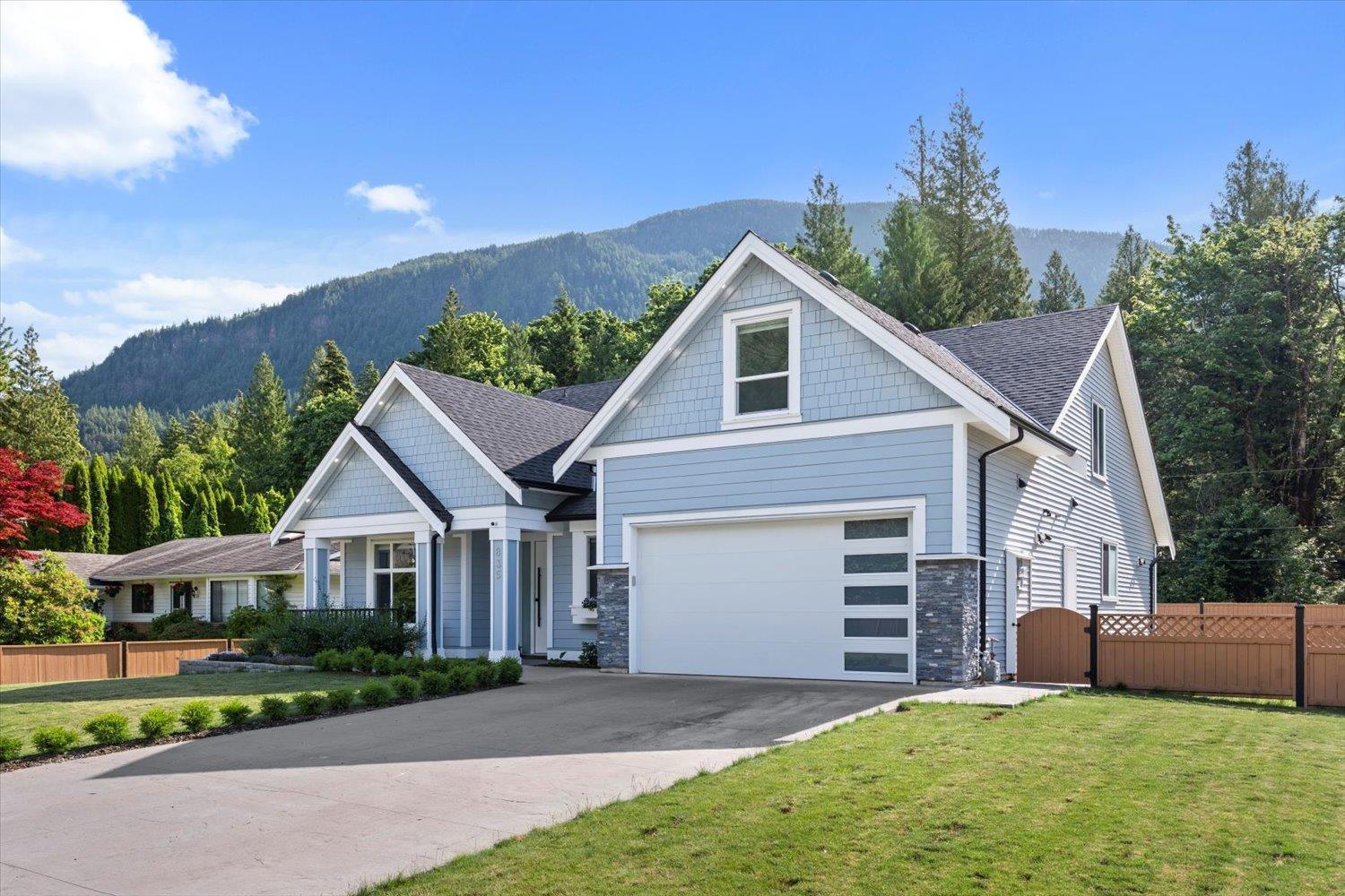 835 Myng Crescent|Harrison Hot Springs, Harrison Hot Springs, BC - Outdoor With Facade