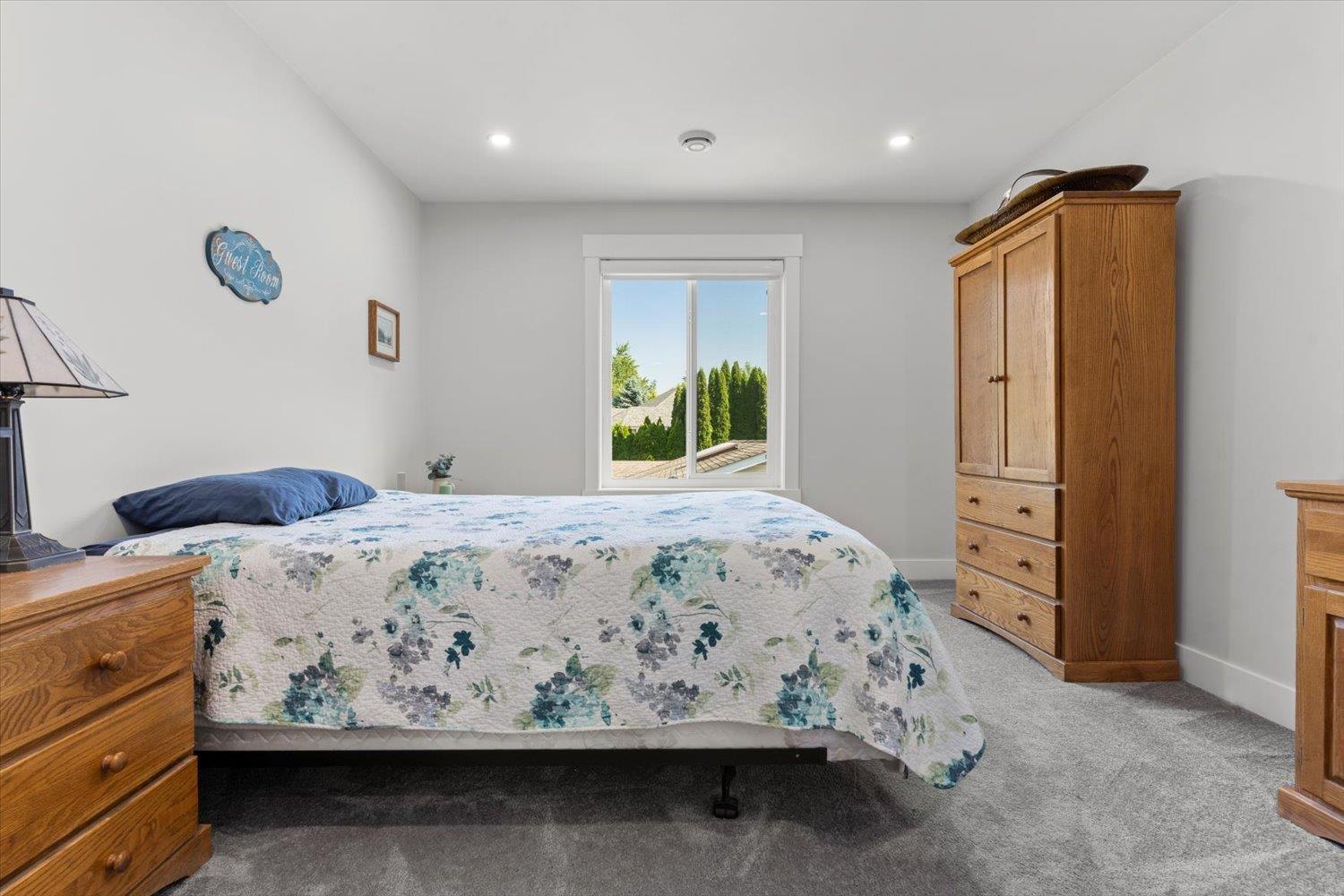 835 Myng Crescent|Harrison Hot Springs, Harrison Hot Springs, BC - Indoor Photo Showing Bedroom