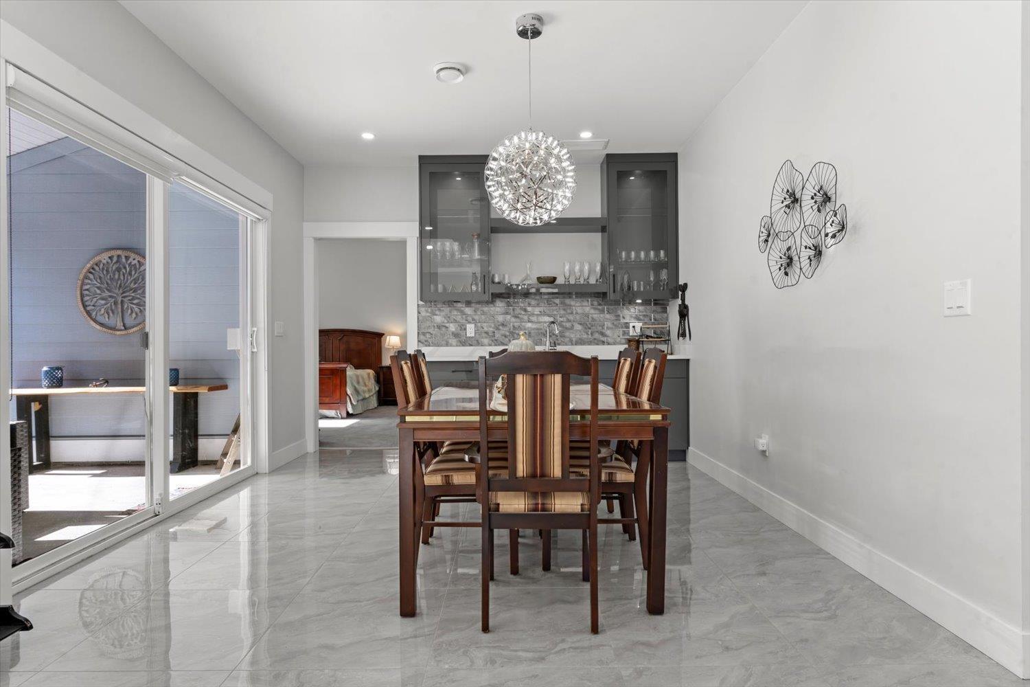 835 Myng Crescent|Harrison Hot Springs, Harrison Hot Springs, BC - Indoor Photo Showing Dining Room