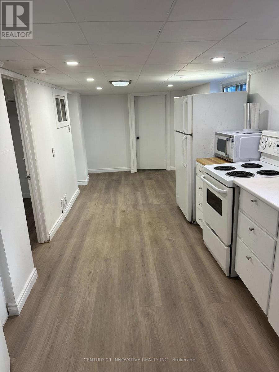 3 Glasgow Avenue, Toronto, ON - Indoor Photo Showing Kitchen