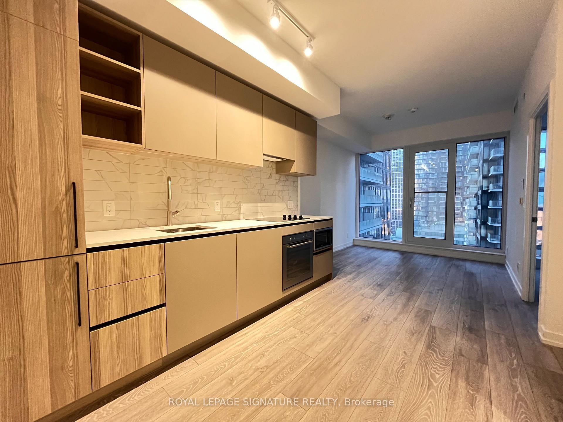 2508-55 Mercer Street, Toronto, ON - Indoor Photo Showing Kitchen
