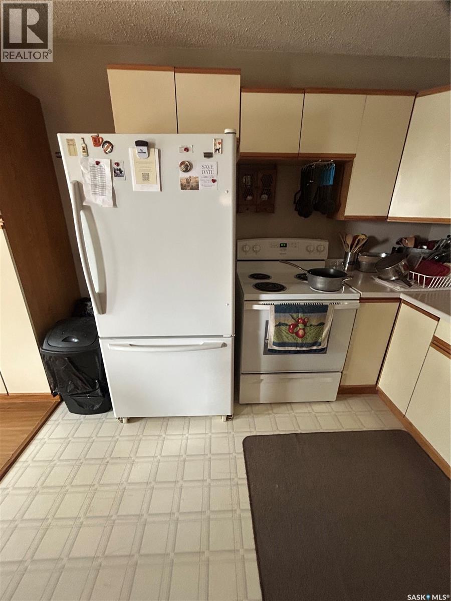 4 Main Street, Rhein, SK - Indoor Photo Showing Kitchen