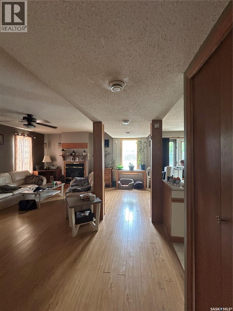 4 Main Street, Rhein, SK - Indoor