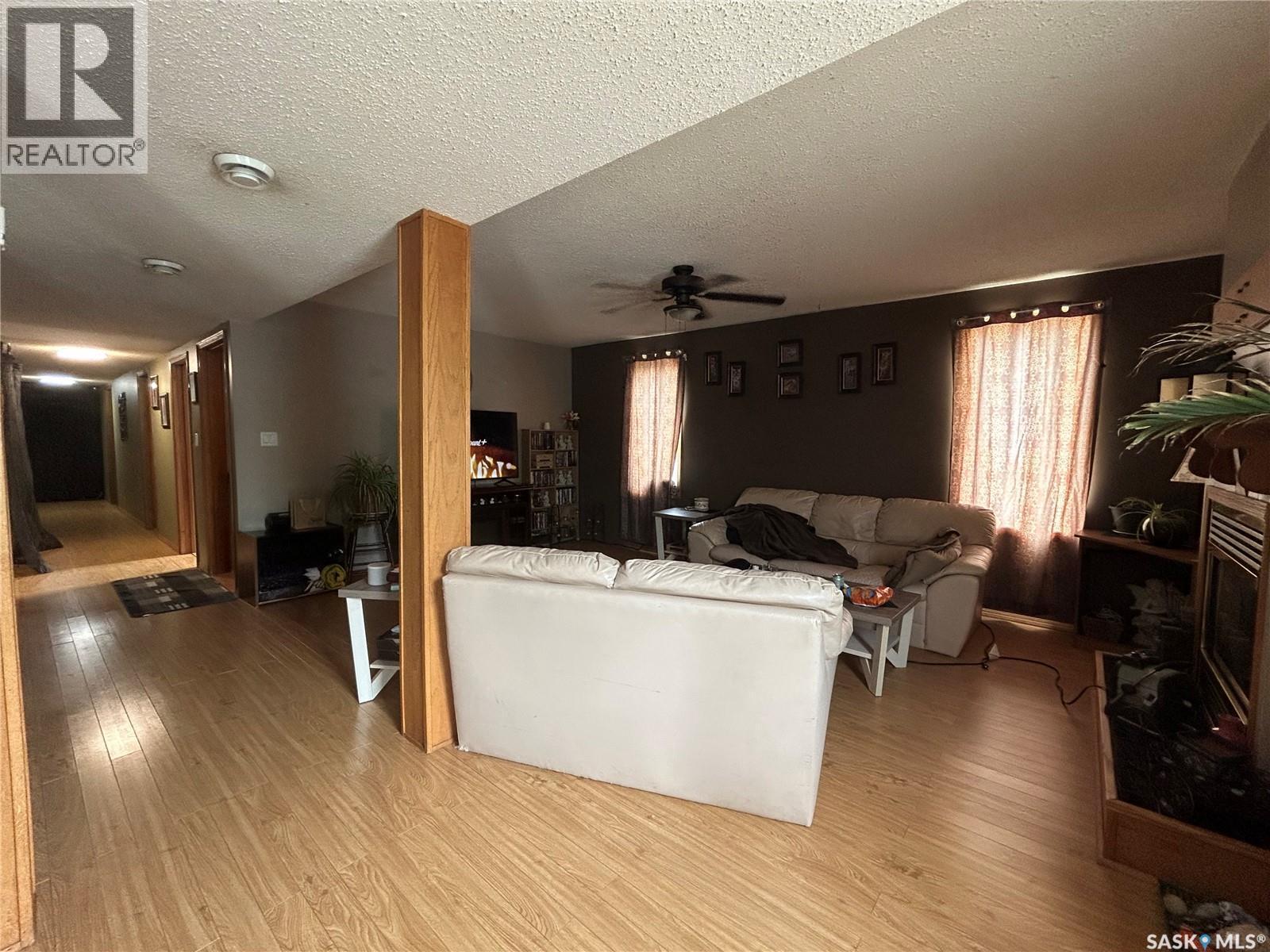 4 Main Street, Rhein, SK - Indoor