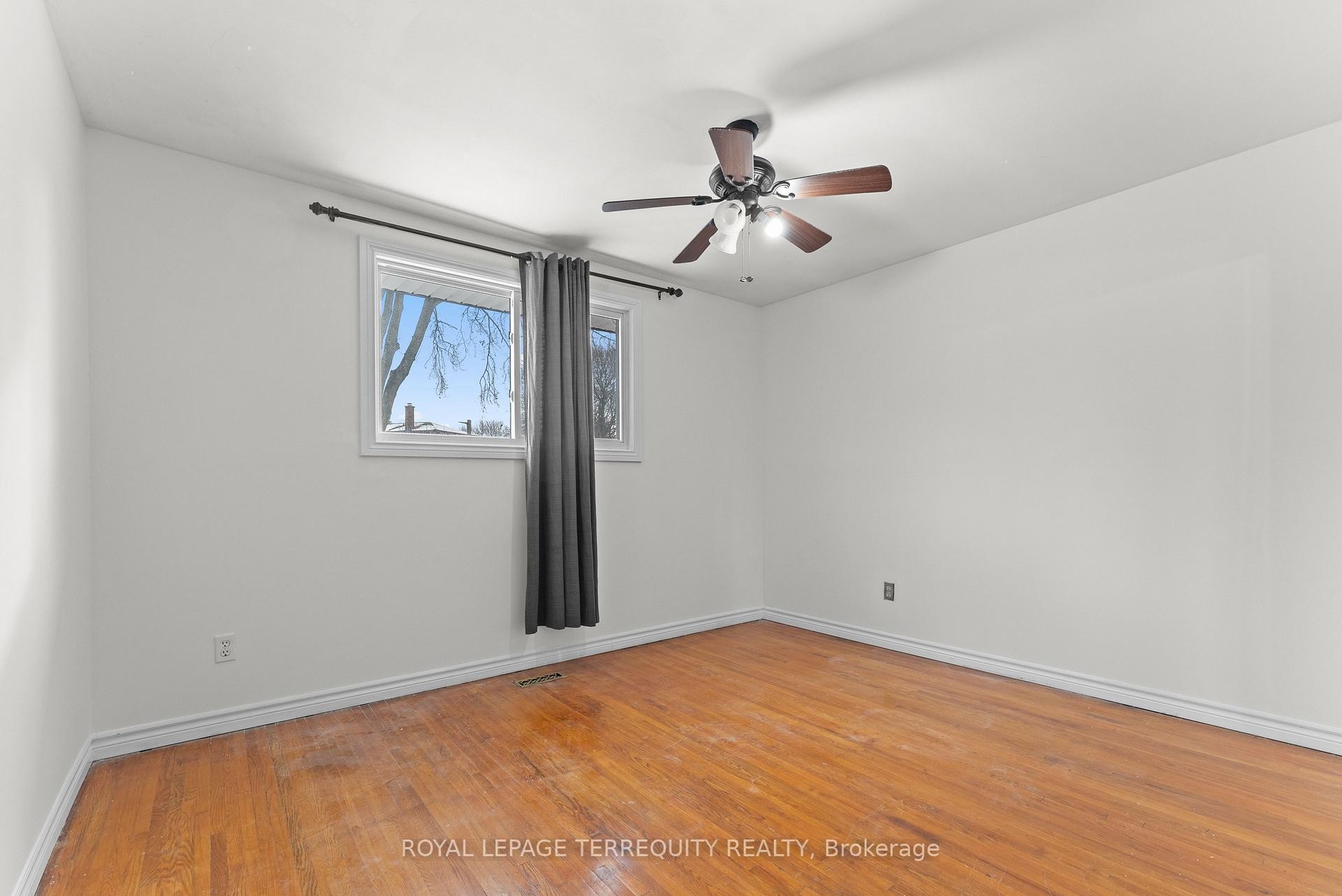 Main-683 Adelaide Street E, Oshawa, ON - Indoor Photo Showing Other Room