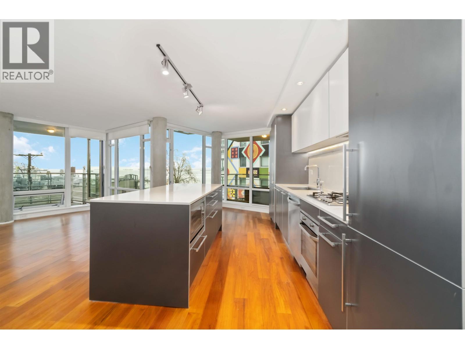 404 1762 Davie Street, Vancouver, BC - Indoor Photo Showing Kitchen With Upgraded Kitchen