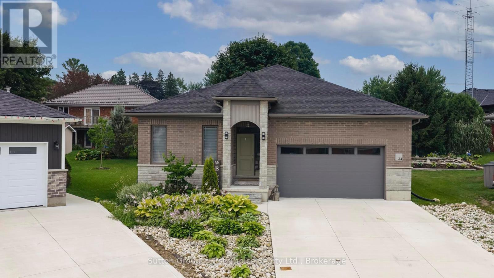 34 Yost Court, Perth East (Milverton), ON - Outdoor With Facade