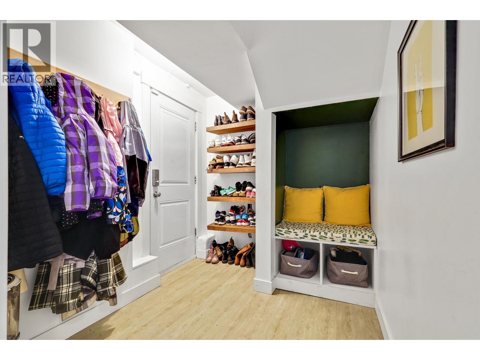 1340 Lorilawn Court, Burnaby, BC - Indoor