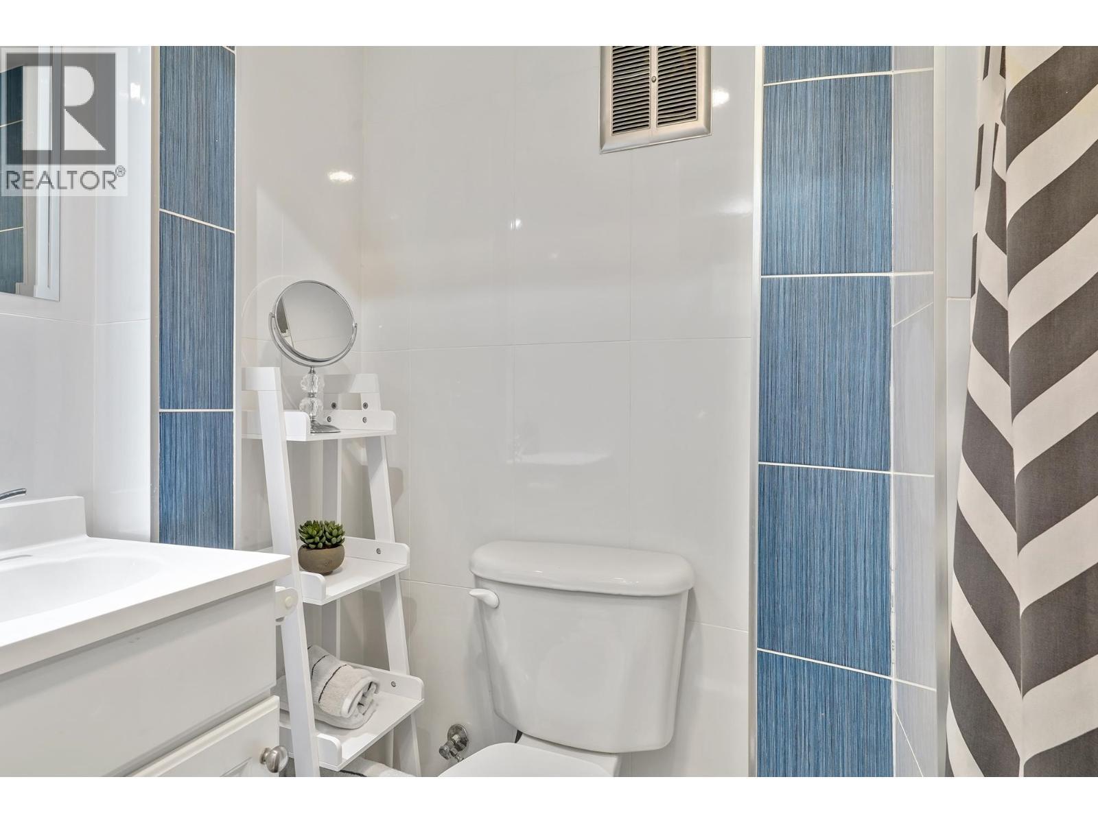 1340 Lorilawn Court, Burnaby, BC - Indoor Photo Showing Bathroom