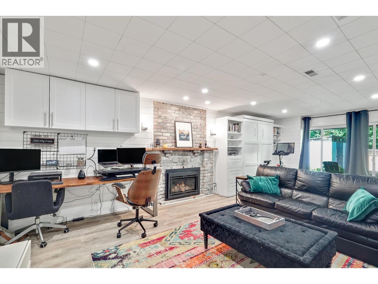 1340 Lorilawn Court, Burnaby, BC - Indoor With Fireplace