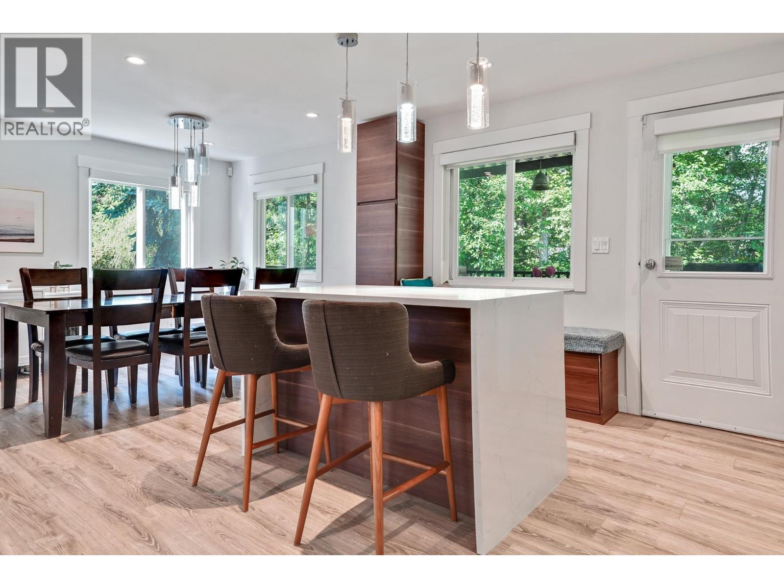 1340 Lorilawn Court, Burnaby, BC - Indoor Photo Showing Dining Room