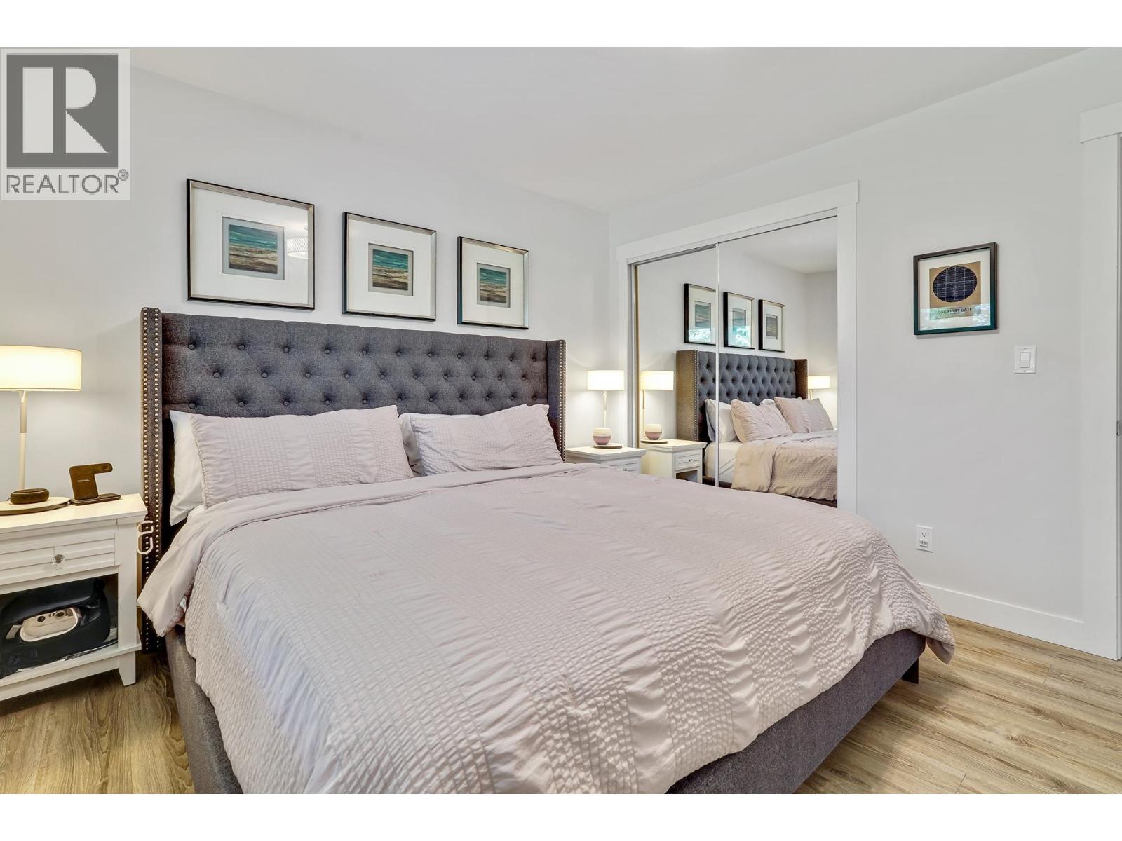 1340 Lorilawn Court, Burnaby, BC - Indoor Photo Showing Bedroom