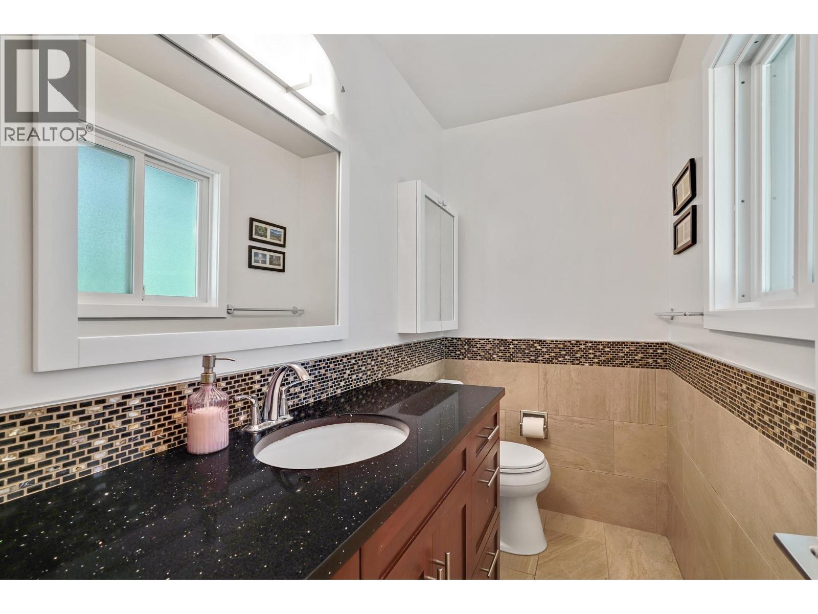 1340 Lorilawn Court, Burnaby, BC - Indoor Photo Showing Bathroom