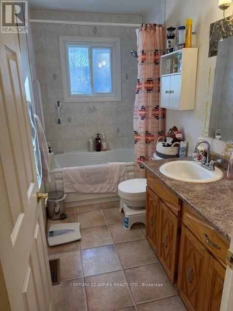 394 Mcgee Street E, Pembroke, ON - Indoor Photo Showing Bathroom